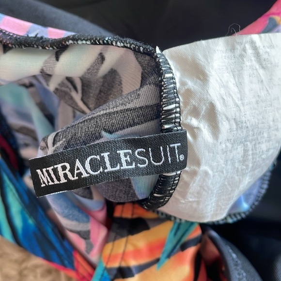 Miraclesuit Tropica Escape One-Piece Swimsuit Size 14 - Picture 5 of 6